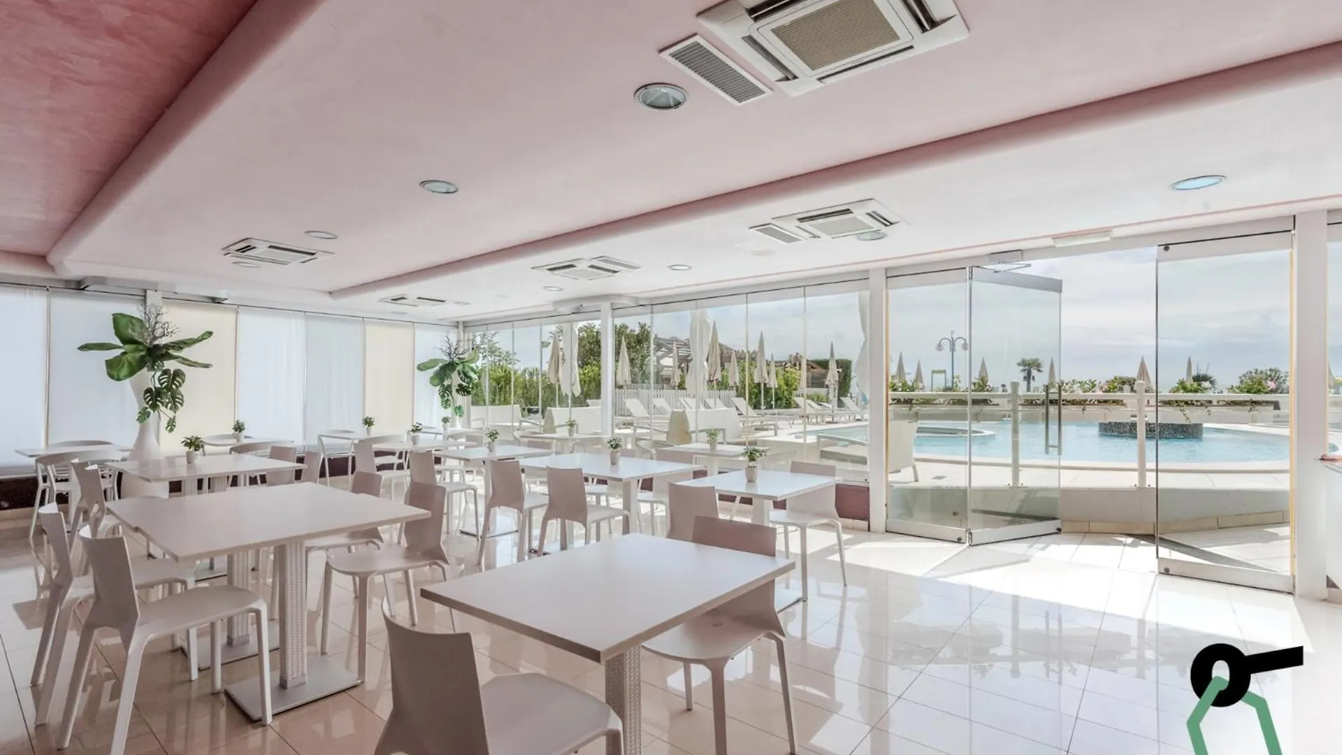 Hotiday Hotel Jesolo Spiaggia 4*, Lido di Jesolo